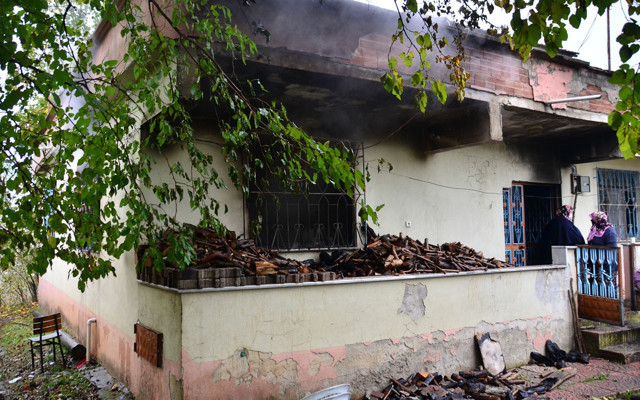 Samsun'da babasını alevlerin arasından çekip çıkartan evladın çabaları sonuçsuz kaldı - Resim: 0