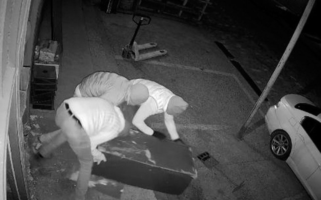 İkitelli'de film gibi soygun! 300 kilo ağırlığındaki kasayı battaniye ile çaldılar - Resim: 3