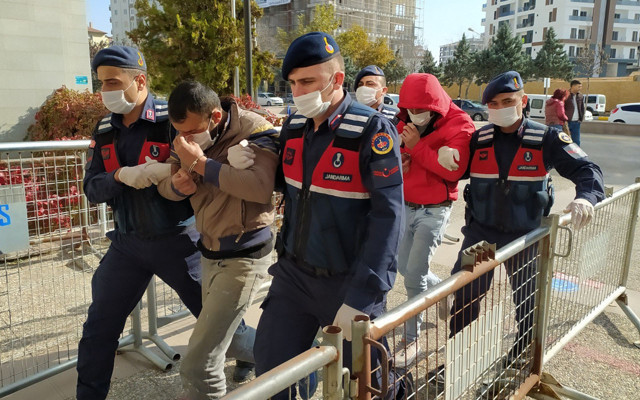 Aksaray'da uyuşturucu satıcılarının yakınlarından gazetecilere çirkin saldırı! - Resim: 1
