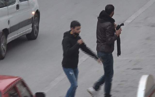 Konya'da 'masaya servis' ısrarında tartışma! Taşlar ve sopalar havada uçuştu - Resim: 1