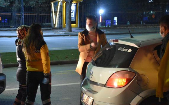 Sivas'ta koronavirüs pozitif hastası annesini eve özel aracıyla götürürken denetime yakalandı - Resim: 1