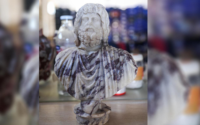 Burdur'da Roma dönemine ait Serapis büstüyle Asklepios heykelciği bulundu - Resim: 0