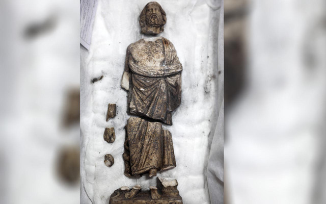Burdur'da Roma dönemine ait Serapis büstüyle Asklepios heykelciği bulundu - Resim: 1