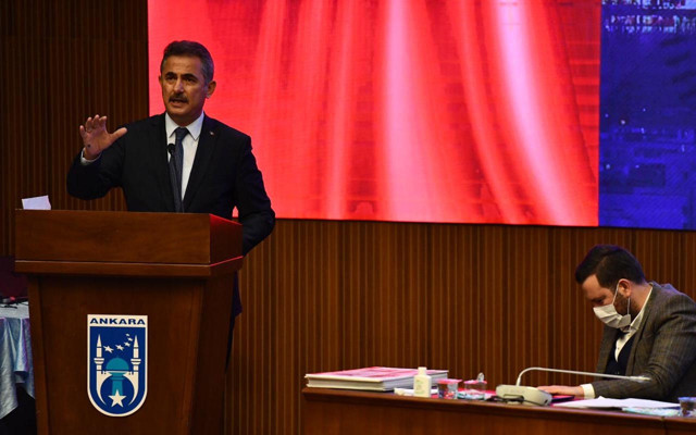 Mansur Beyin belediyeciliğinin özeti: 10 milyara 1 heykel - Resim: 0