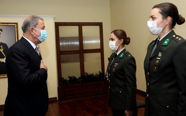 Milli Savunma Bakanı Hulusi Akar, MSB'de görevli öğretmenlerle bir araya geldi - Resim: 0