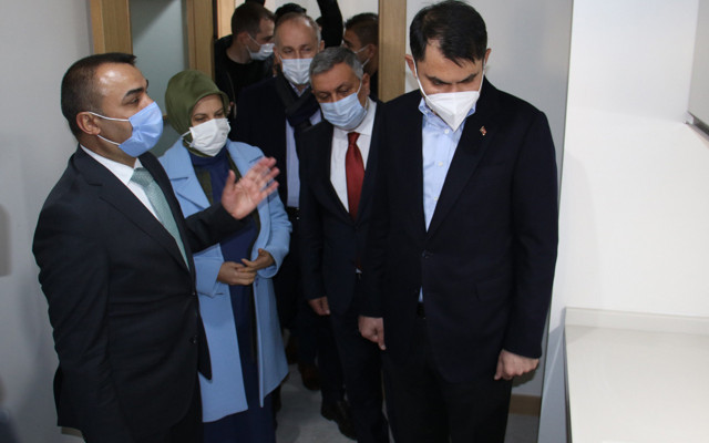 Çevre ve Şehircilik Bakanı Murat Kurum, Elazığ'da tamamlanan deprem konutlarını inceledi - Resim: 0