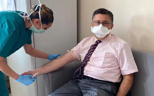 Aşı gönüllüsü profesör: Aşı tercih etme lüksüne sahip değiliz - Resim: 0