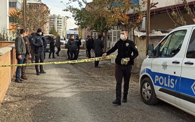 Kahramanmaraş'ta 56 yaşındaki annesini bıçaklayarak öldürdü - Resim: 1