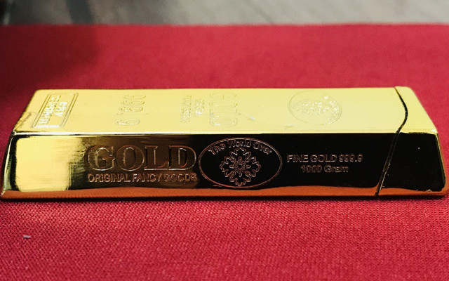 Mersin'de akılalmaz olay: Yaşlı adama çakmağı altın diye sattılar - Resim: 0