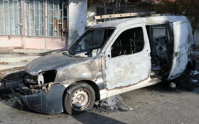 Eskişehir'de yanan otomobilini söndürmek isterken kalp krizinden öldü - Resim: 0