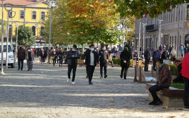 Trabzon'da 'Kendini gizleyen temaslı' tehlikesi her yerde korona dolaşıyor! - Resim: 1