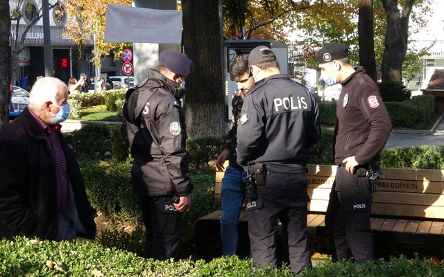 Trabzon'da 'Kendini gizleyen temaslı' tehlikesi her yerde korona dolaşıyor! - Resim: 0