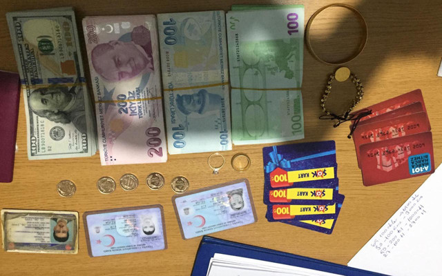 İzmir merkezli FETÖ operasyonunda 66 gözaltı! Türkiye sözde imamının damadı da yakalandı - Resim: 0