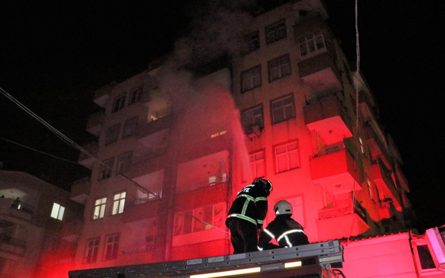 Şanlıurfa'da 6 katlı binada yangın meydana geldi - Resim: 0
