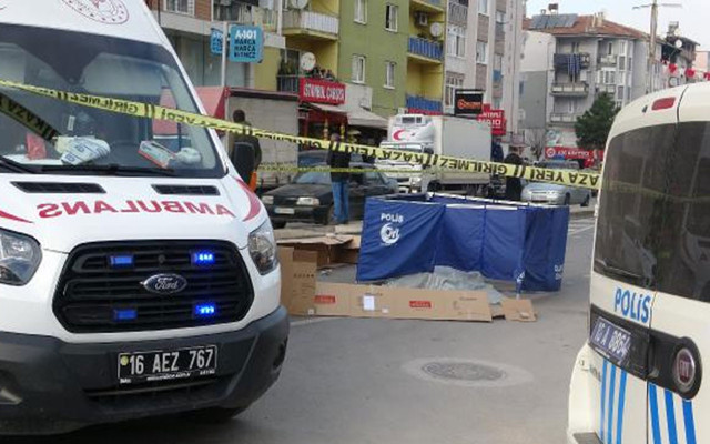 Bursa'da kamyonun çarptığı kadın hayatını kaybetti! Sürücü gözaltında - Resim: 0