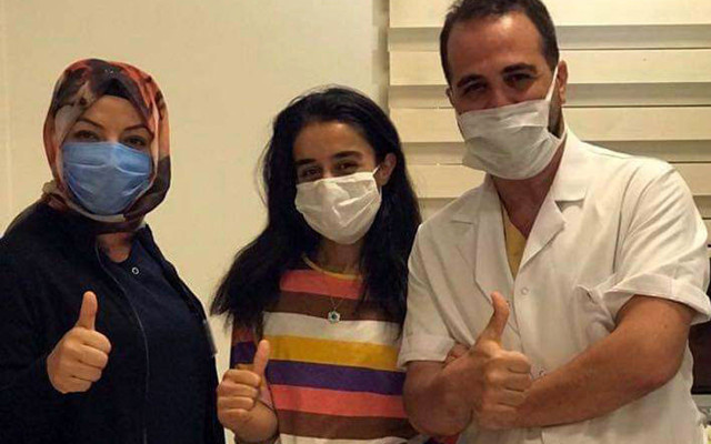 Van'da 18 yaşındaki gencin karnından çıktı! 9 kilo 800 gram ağırlığında kitle - Resim: 1