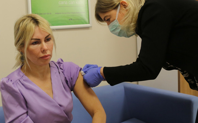 Aşı gönüllüsü Prof. Dr. Özlenen Özkan, Çin aşısında yaşadığı yan etkiyi anlattı - Resim: 0