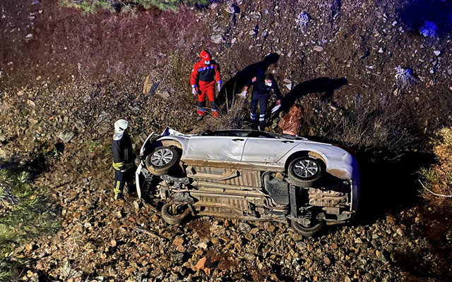 Muğla'da 45 dakika süren ikna çabası! Kazaya karışan alkollü kadın zor anlar yaşattı - Resim: 1