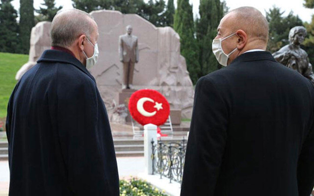 Cumhurbaşkanı Erdoğan Azerbaycan'da! Azerbaycanlılar sevgi seline boğdu - Resim: 0