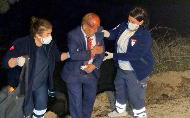 Muğla'da 45 dakika süren ikna çabası! Kazaya karışan alkollü kadın zor anlar yaşattı - Resim: 0