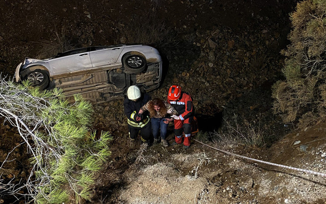 Muğla'da 45 dakika süren ikna çabası! Kazaya karışan alkollü kadın zor anlar yaşattı - Resim: 2