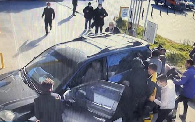 Maltepe'de İranlı kadın feci şekilde can verdi! Otomobilin altında kaldı - Resim: 1