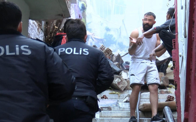 İzmir'de yangını unutup birbirlerine girdiler! Aile fertlerinin 'Sen yaktın' kavgası - Resim: 1