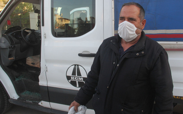 Adana'da namaz kılmak için camiye girdi hırsızlar aracından 21 bin lirasını çaldı - Resim: 0