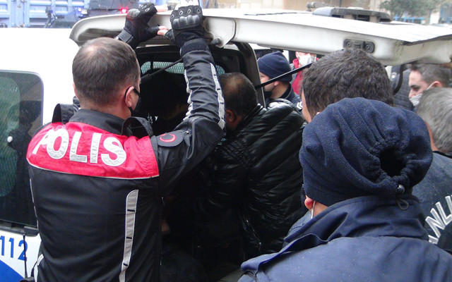 Şanlıurfa'da tartışmaya müdahale eden 2 polis bıçaklandı - Resim: 0