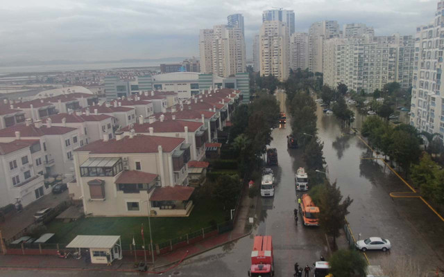 İzmir'de deniz taştı! Felaketin boyutu havadan böyle görüntülendi - Resim: 0