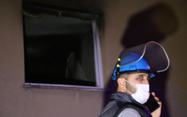 Kocaeli'de apartman dairesinde doğalgaz bomba gibi patladı: 1 ağır yaralı - Resim: 0