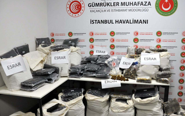 İstanbul Havalimanı'nda 3 ayrı operasyon! Piyasa değeri 13 milyon liralık uyuşturucu yakalandı - Resim: 0