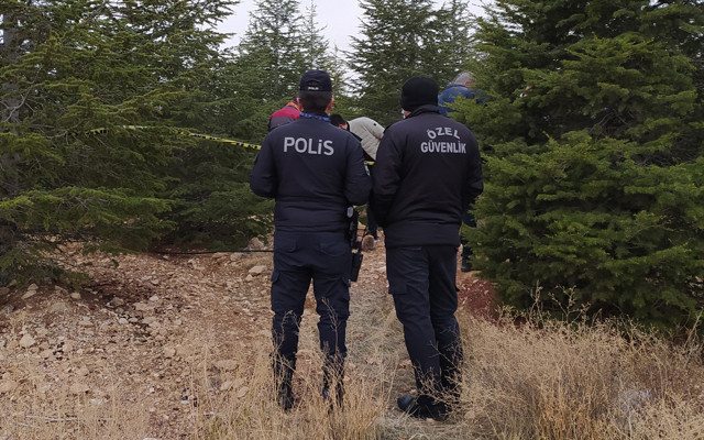 Konya'da üniversite yerleşkesinde 55-60 yaşlarında erkek cesedi bulundu - Resim: 0