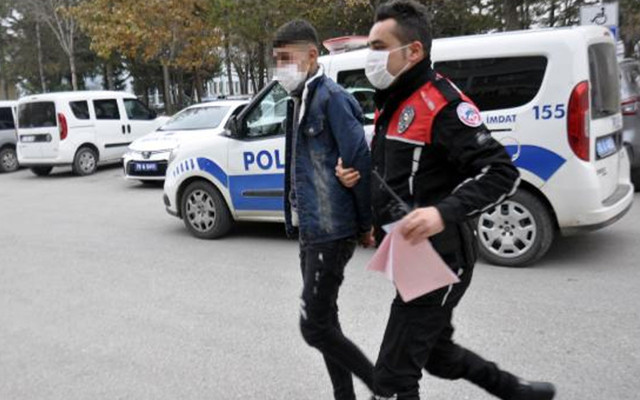 Karaman'da 16 yaşındaki genç sırtından bıçaklanarak öldürüldü - Resim: 1