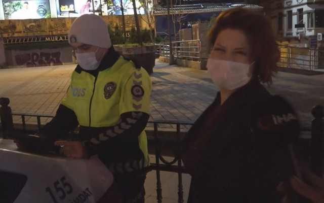 Beyoğlu'nda kısıtlamada sokağa çıkan kadının savunması: Uyumuş kalmışım - Resim: 0