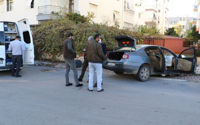 Antalya'da gündüz vakti önünü kestiler sürücü paniğe kapılınca olanlar oldu - Resim: 1