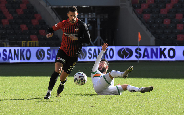 Gaziantep FK'ye yenilen Alanyaspor liderliği Galatasaray'a bıraktı - Resim: 2