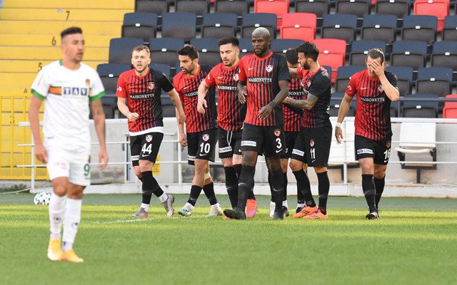 Gaziantep FK'ye yenilen Alanyaspor liderliği Galatasaray'a bıraktı - Resim: 0