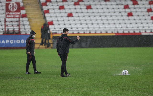 Antalyaspor - Hatayspor maçı yoğun yağış nedeniyle ertelendi - Resim: 0