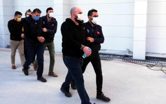 Mersin'de tapu müdürlüğünde 1 milyon liralık dublörlü vurgun yaparken yakalandılar - Resim: 1