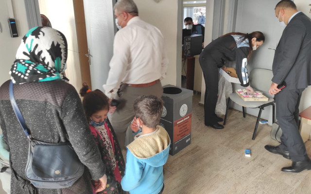 Manisa'da dilenciden çıkan paralar şoke etti! 3 saatte toplamış - Resim: 1