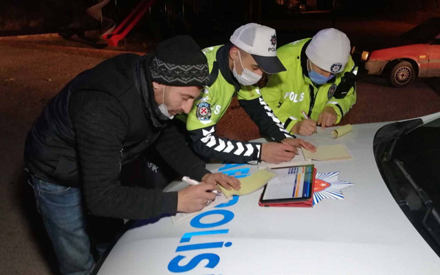Aksaray'da uyuşturucuyla yakalanan şahıs hassas terazi için 'annem istedi' dedi - Resim: 1