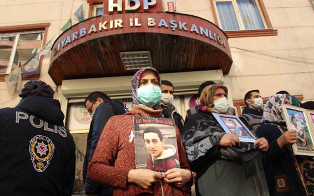 Evlat nöbetindeki ailelerden CHP'ye tepki: Sizde hiç mi vicdan yok Kılıçdaroğlu! - Resim: 0