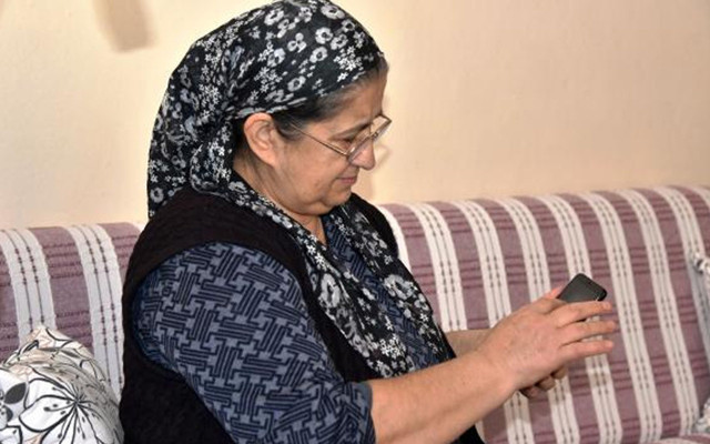 Antalya'da bir annenin özlemi: 8 aydır kayıp kızının elbiselerini koklayıp yolunu gözlüyor - Resim: 0