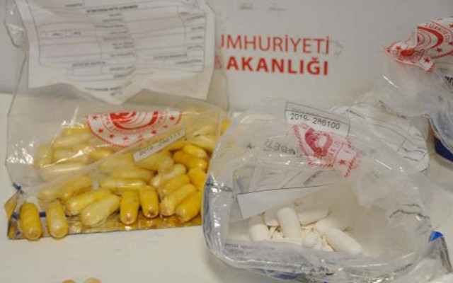 İstanbul Havalimanı'nda yakalandılar hepsi midelerinden çıktı! Değeri 3 milyon lira - Resim: 2