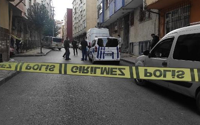 Esenler'de vahşet! Yaşlı kadın evinde öldürüldü kızı ve damadı buldu - Resim: 0