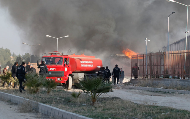 Şanlıurfa'da lojistik deposunda çıkan yangın kontrol altına alındı - Resim: 0