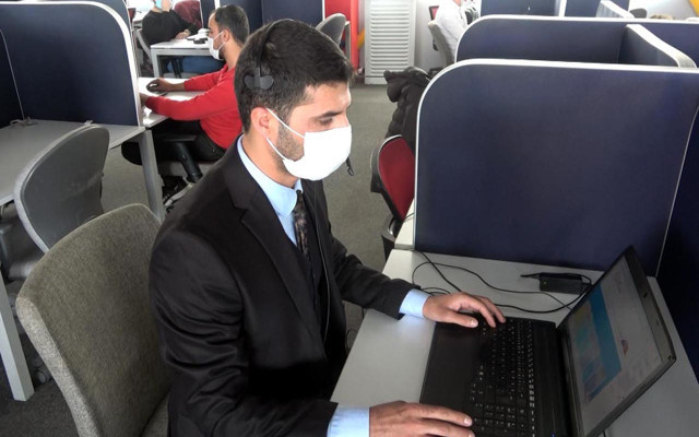 Van'da herkes onu Milli Eğitim Bakanı zannediyor! Bakan olmadığına inandırmakta zorlanıyor - Resim: 0