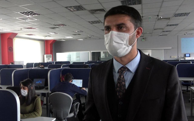 Van'da herkes onu Milli Eğitim Bakanı zannediyor! Bakan olmadığına inandırmakta zorlanıyor - Resim: 1