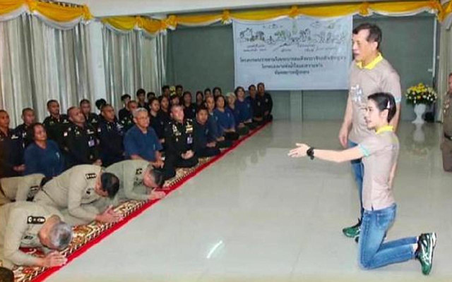 Resmi metresinin çıplak fotoğrafları sızan Tayland kralı süpürgeyle cezaevini süpürdü - Resim: 0